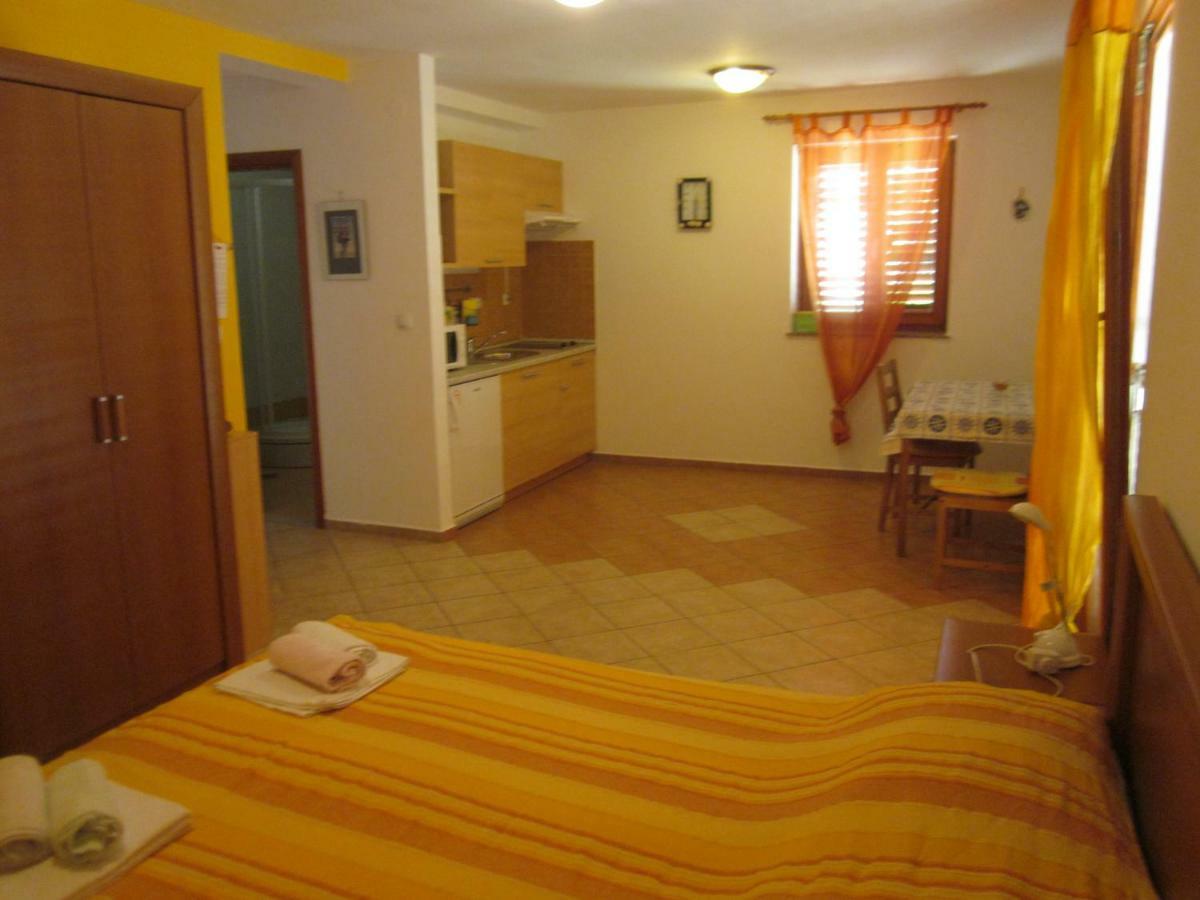 Apartment Barbalic Dario Baska (Krk)